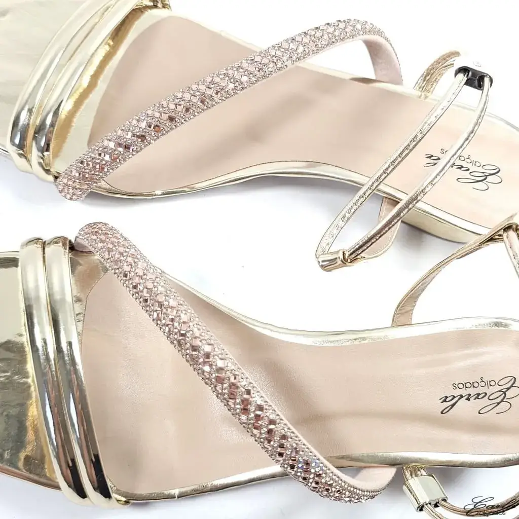 Sandália Salto 3cm Metalizada Dourada Strass Tamanho Especial Sandália Salto 3cm Metalizada Dourada Strass Tamanho Especial