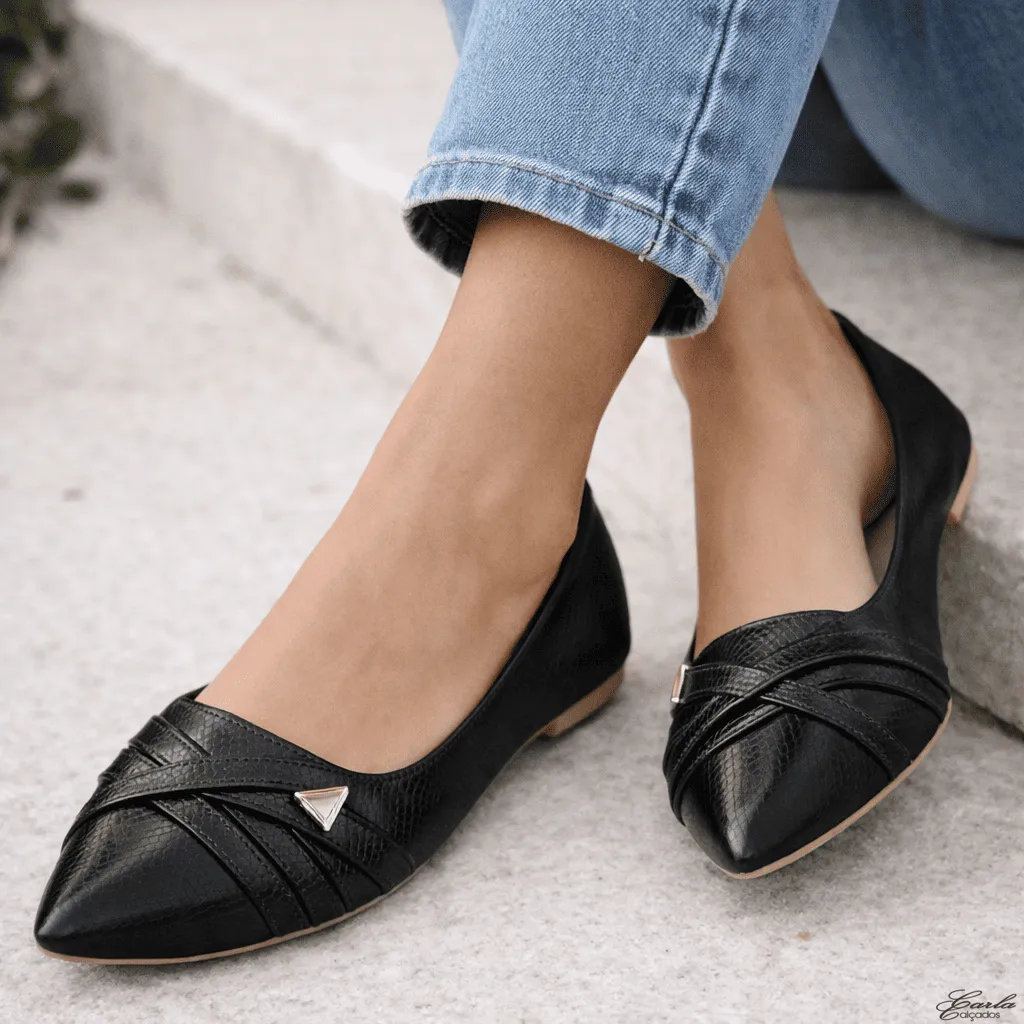 Sapatilha Numeração Especial Preta Tiras Transpassadas Texturizada