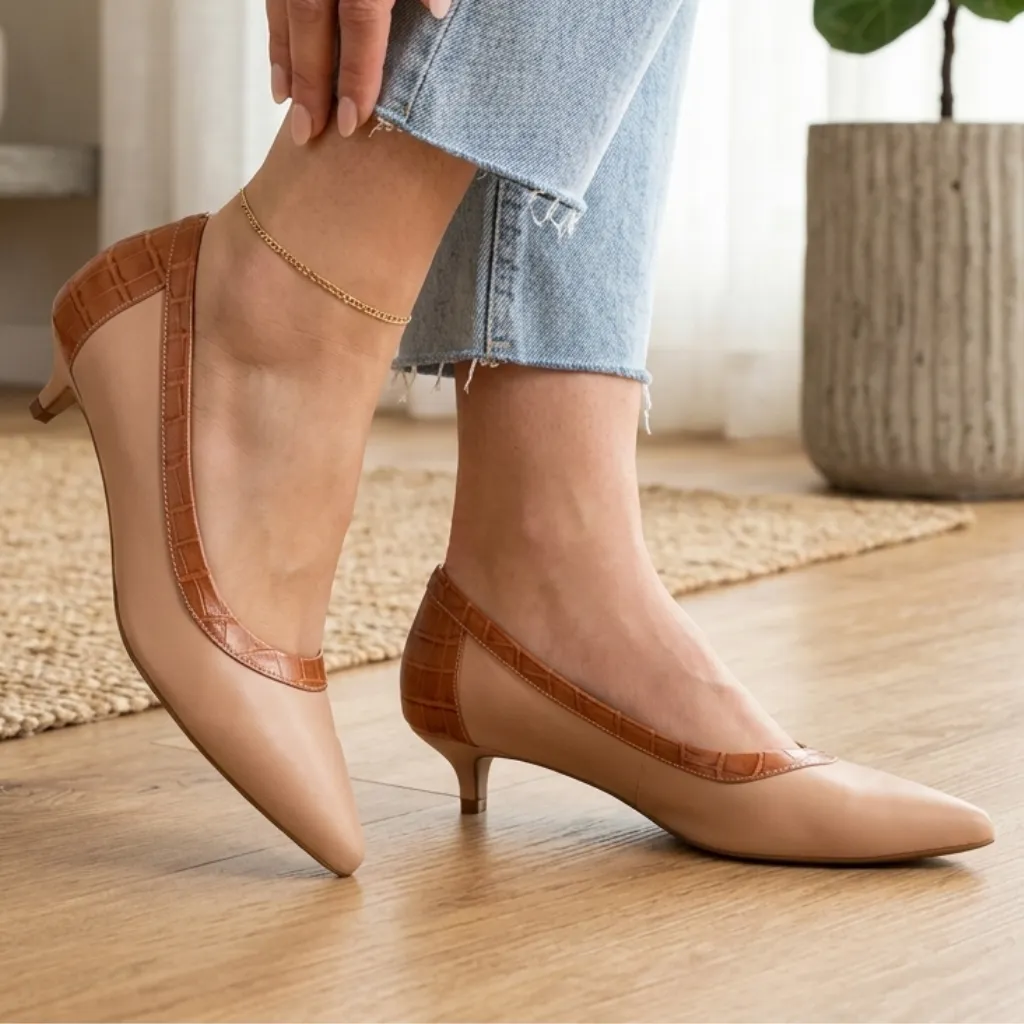 Scarpin Tamanho Especial Salto Fino 3cm Nude Rosé com Detalhes Croco Caramelo