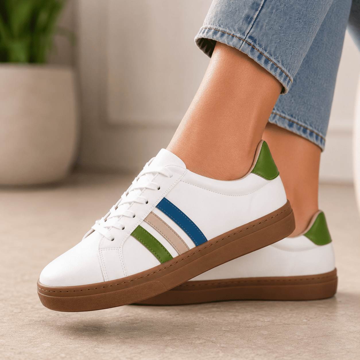 Tênis Feminino Branco Tamanho Especial Listras Colorida Solado Bege